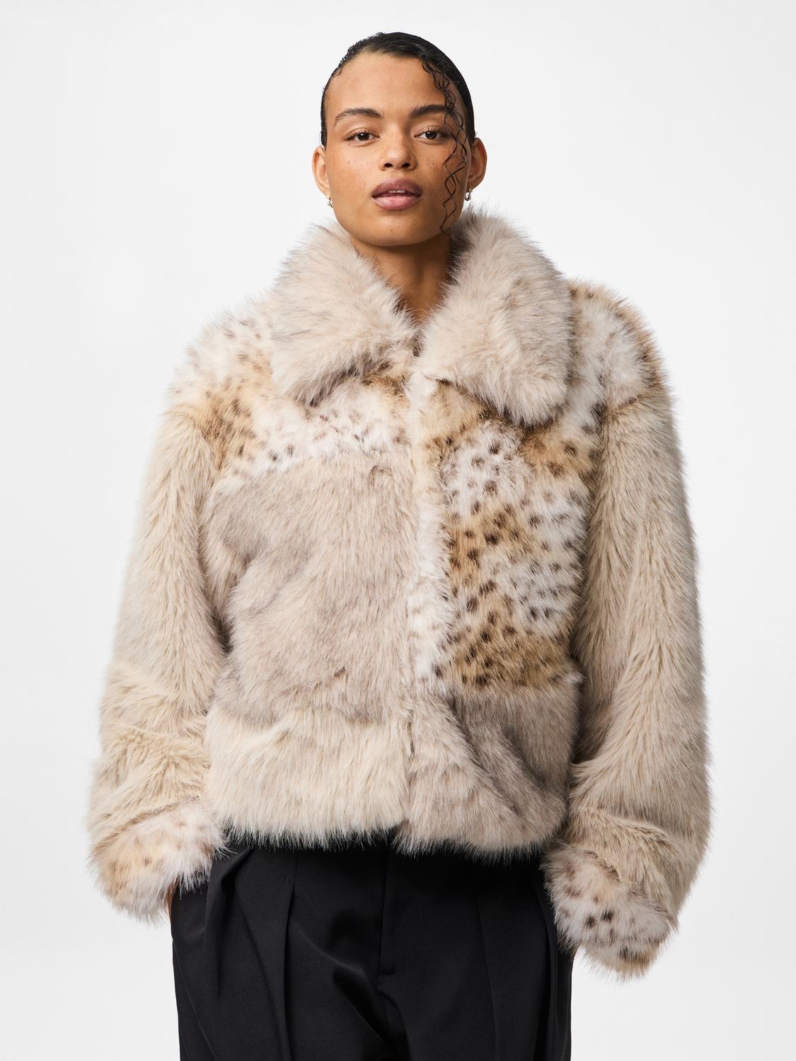 model_shot-front